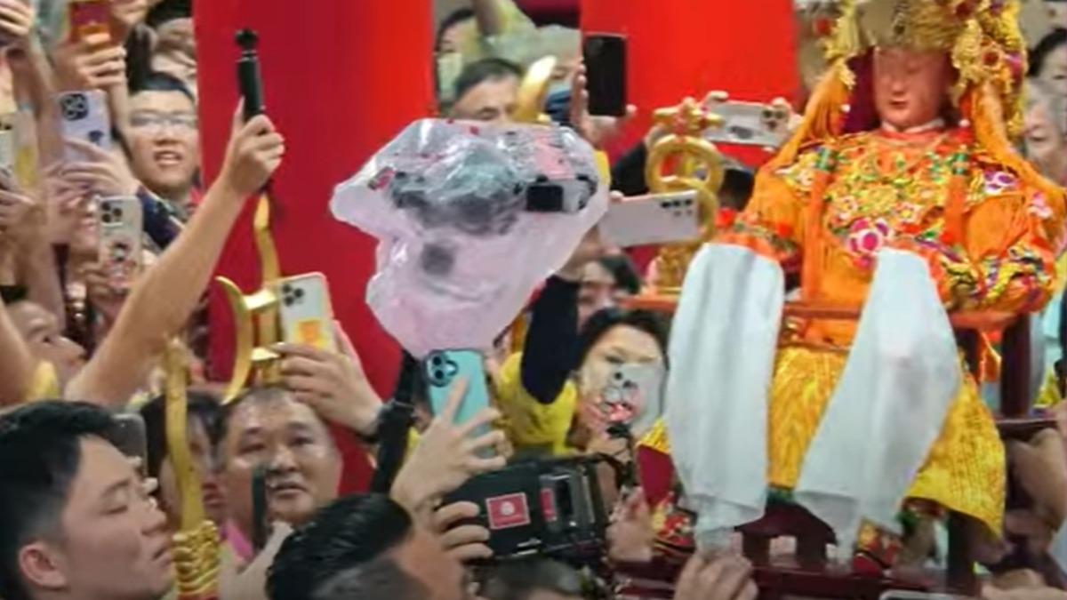 白沙屯媽祖回鑾!粉紅超跑十天踏5縣市 雨中「進喔進喔」回家