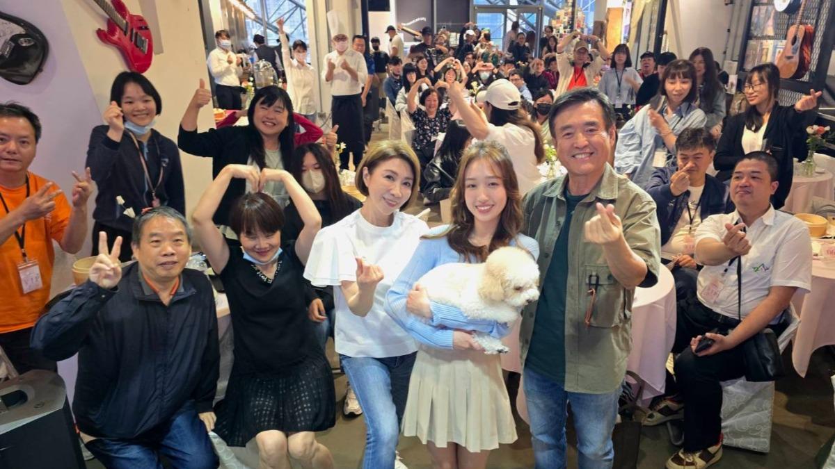 王敏淳與粉絲們共享不一樣的母親節。(圖/TVBS提供)