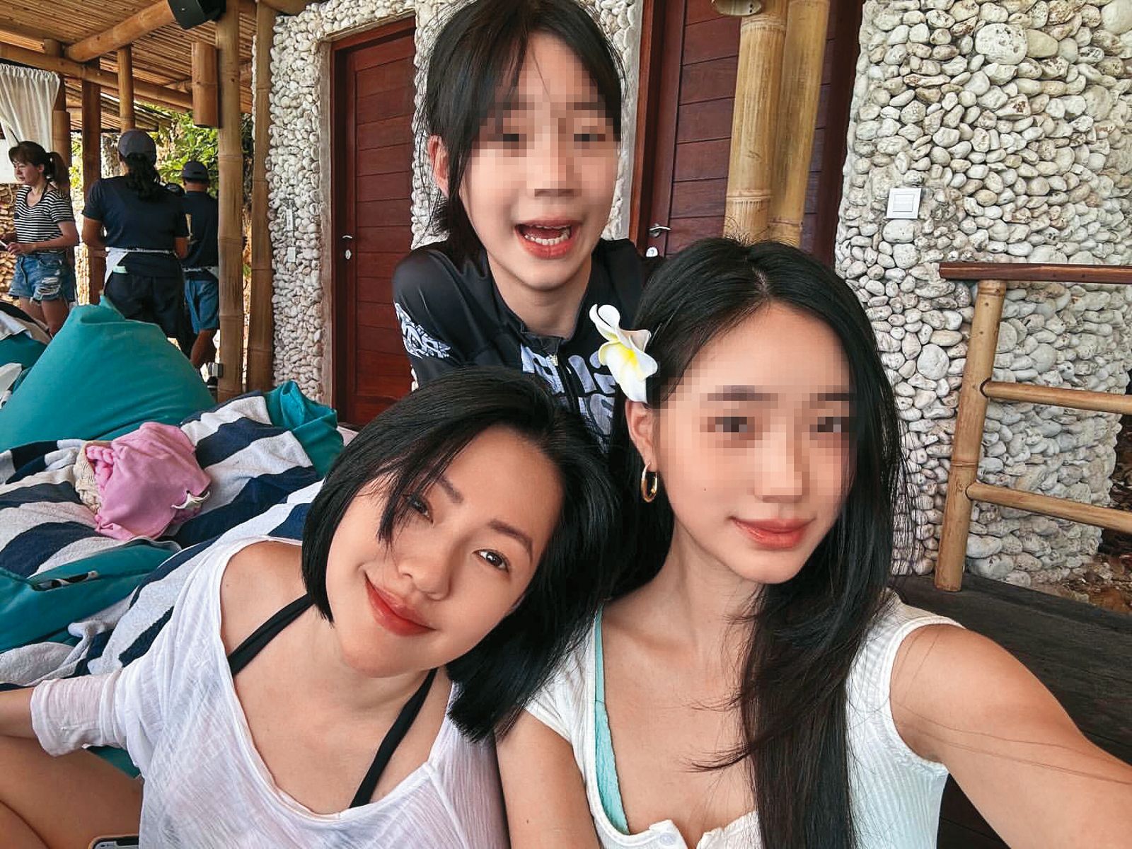 小S（左）昔日常發文曬與女兒的互動，但在大S驟逝後，社群幾乎停更。右為小S二女兒Lily、中為三女兒許曦恩。（翻攝自徐熙娣IG）