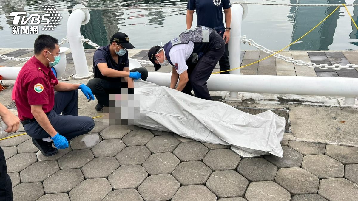 快訊/高雄流行音樂中心浮出屍僵男 身分待確認