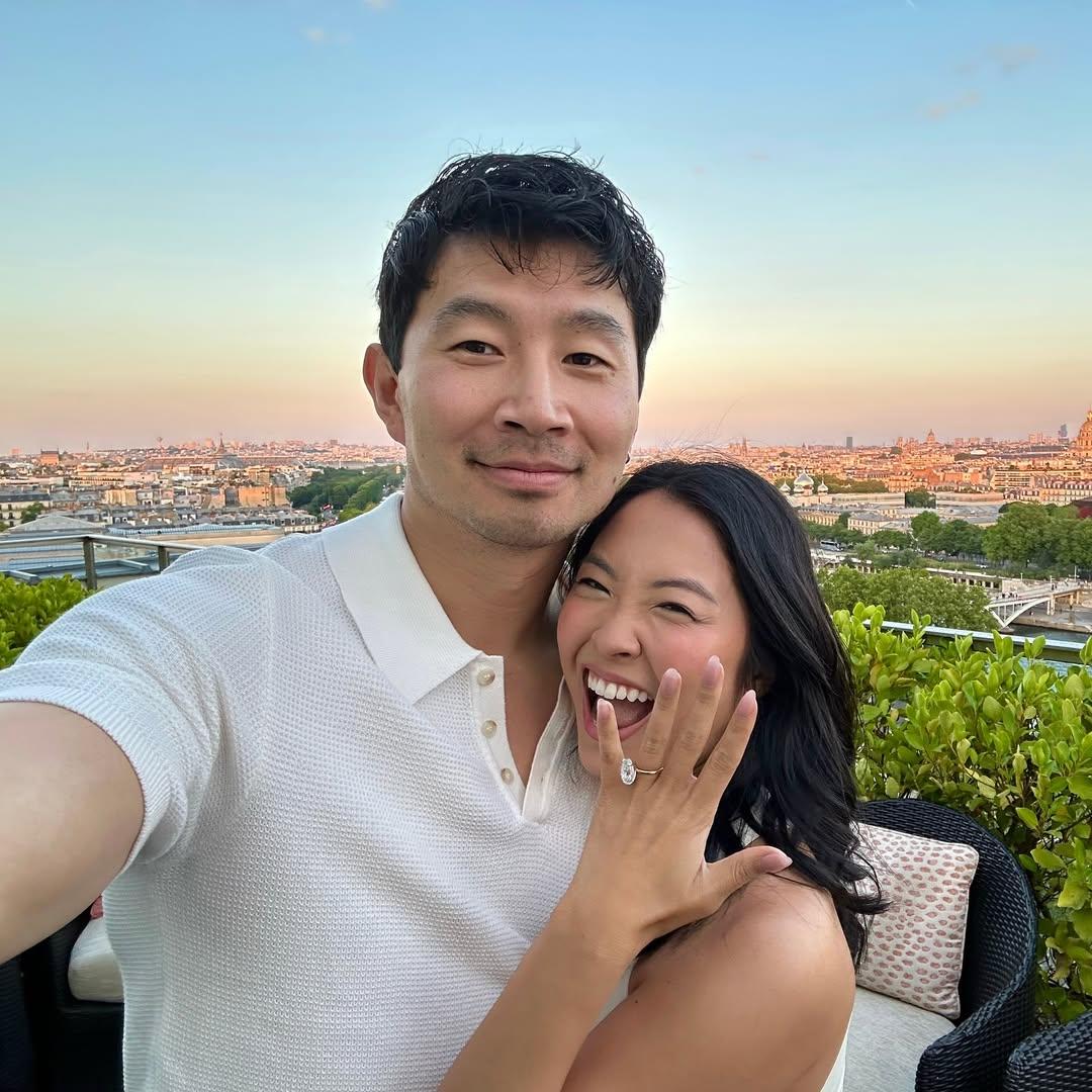 劉思慕與女友Allison求婚成功。(圖/翻攝自IG@allison)