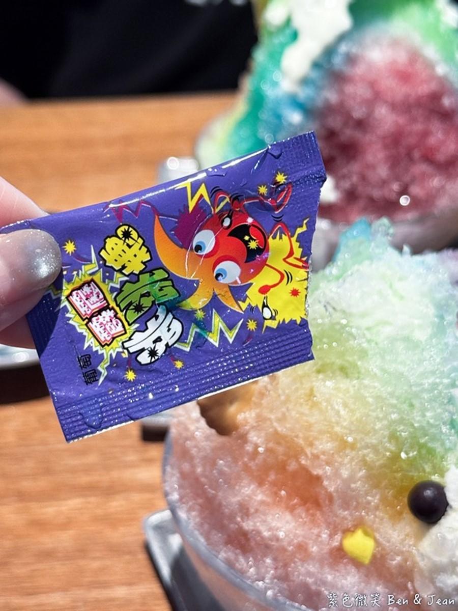 冰品上桌還會附上1包跳跳糖,可以自由添加,增添吃冰的口感。(圖/紫色微笑*饗樂生活提供)