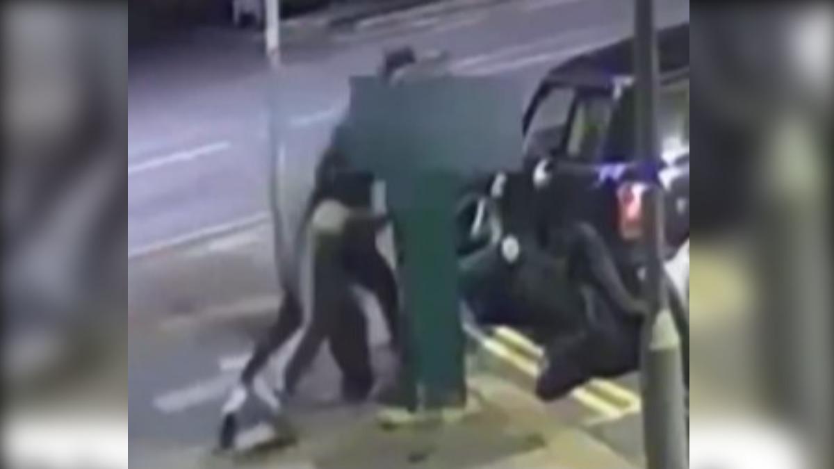 陌生男來問路！英妙齡女夜晚單獨走街上　遭強擄上車畫面曝