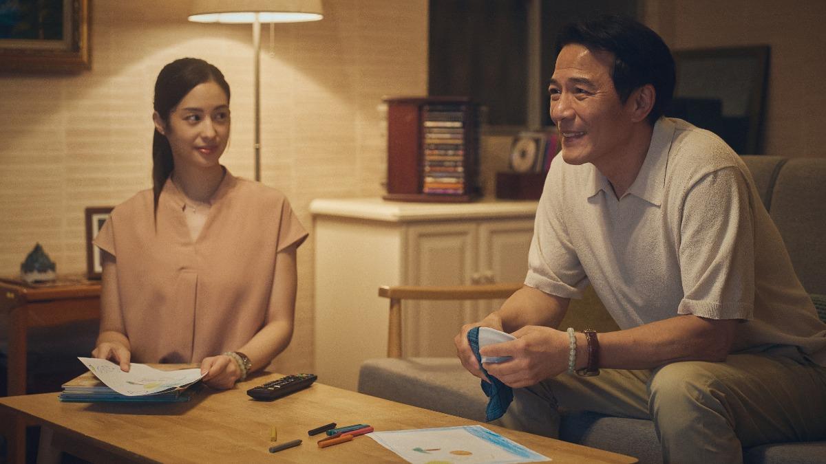 《院長爸爸》莫允雯(左)詮釋戴立忍的「院長夫人」。(圖/大愛提供)