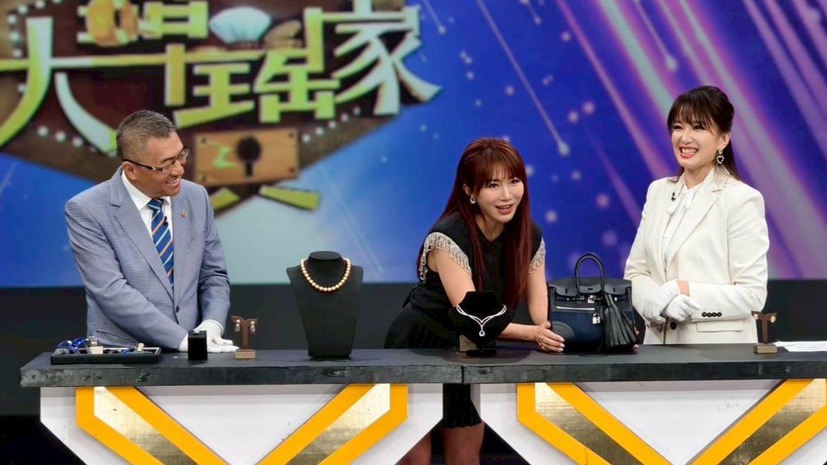 佩甄帶寶物上節目鑑定。(圖/JET綜合台提供)