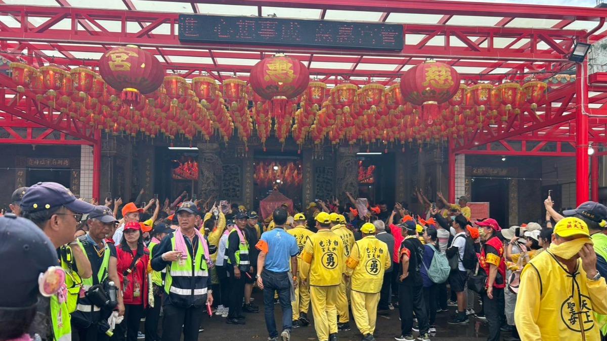 33萬人創紀錄!「白沙屯媽祖進香」為何吸引年輕人?BBC揭原因