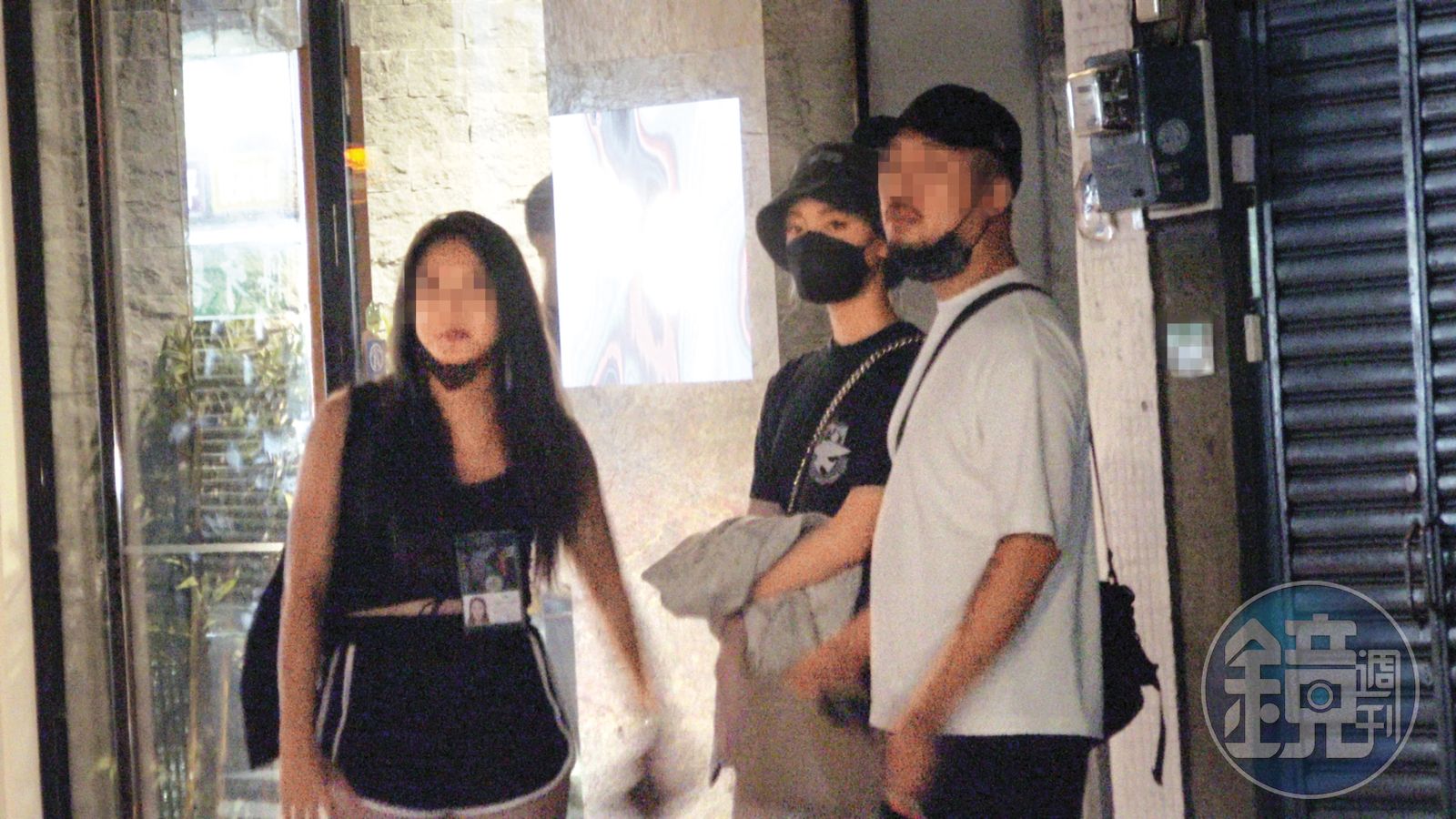 曾被拍到和吳卓源(中)約會的鬍渣男(右),是瘦子的表哥。(圖/鏡週刊)