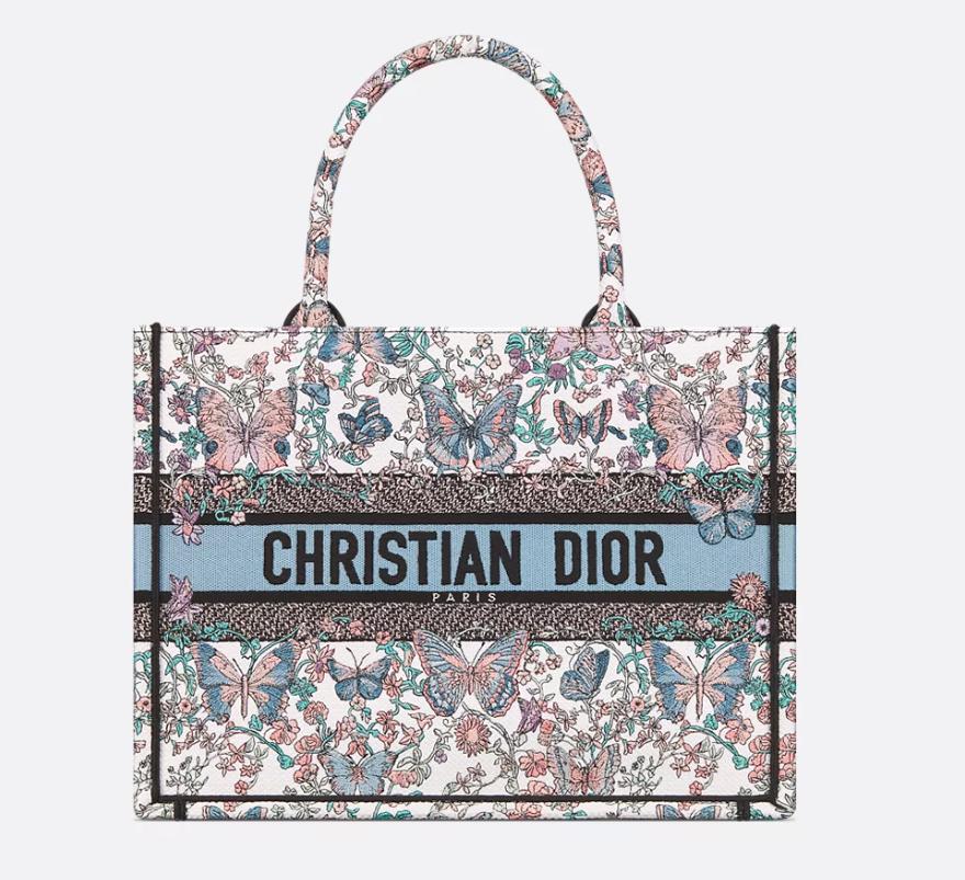 DIOR BOOK TOTE是DIOR經典款之一,官網售價11萬5千。(圖/翻攝DIOR官網)