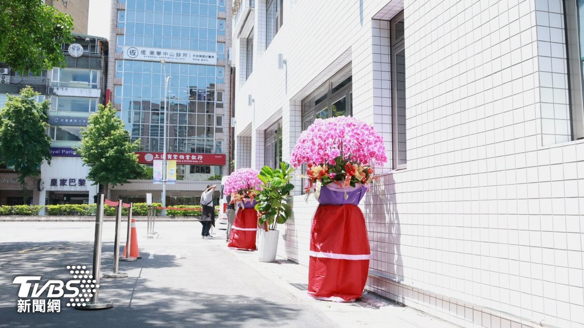 韓國的「金豬食堂」今天開幕，早上9點發完60位民眾後就沒人排隊。（圖/潘建樺攝）