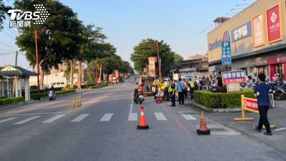 下班潮嚴重車禍!金門路人遭機車猛撞 「血流一地」昏迷送醫