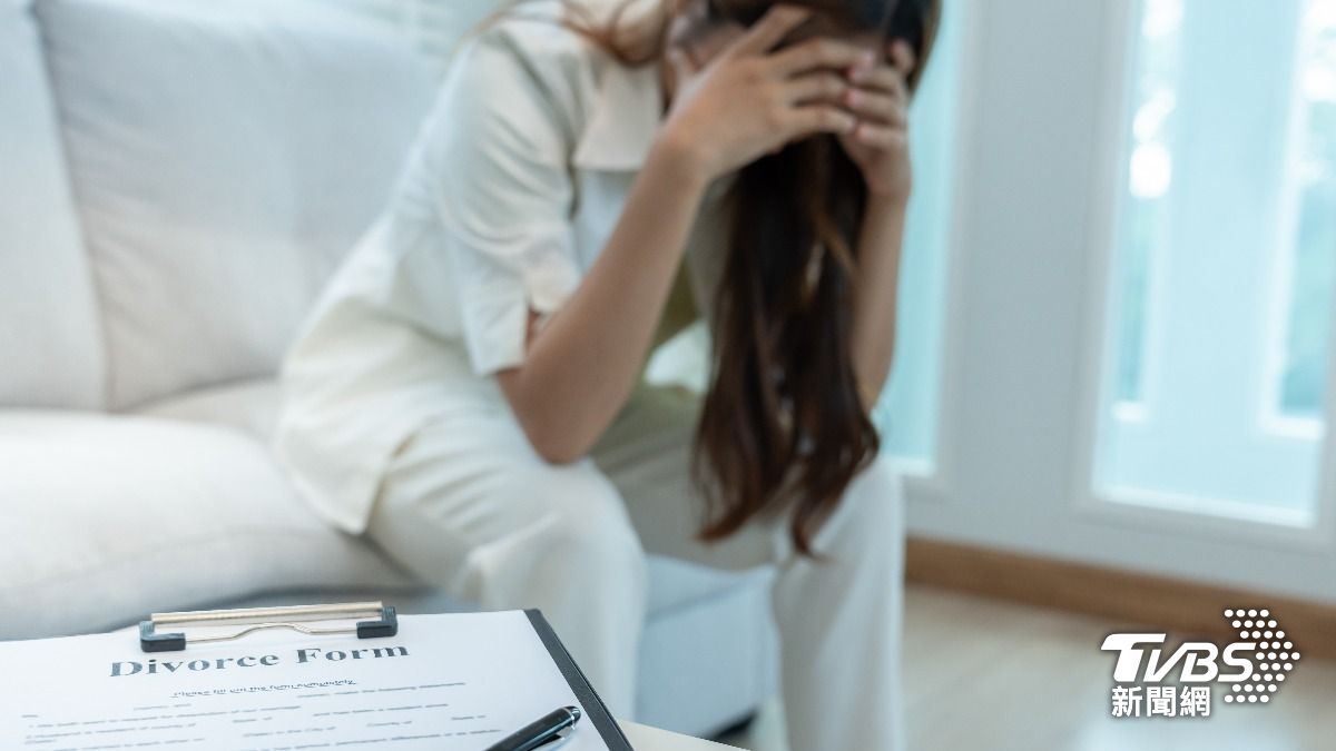 這名人妻相信了ChatGPT的解讀,並立即提出離婚訴訟。(示意圖/達志影像shutterstock)