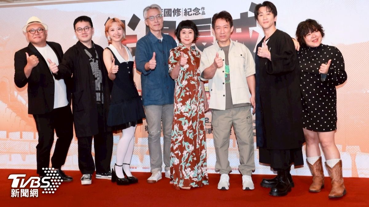 大愷(左起)、許柏昂、Lulu、樊光耀、王月、郭子乾、陳漢典、杜詩梅合作。(圖/趙世平攝)