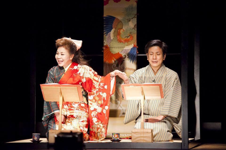 鈴木美智子(左)活躍於日本傳統舞台藝術領域。(圖/翻攝自鈴木美智子臉書)
