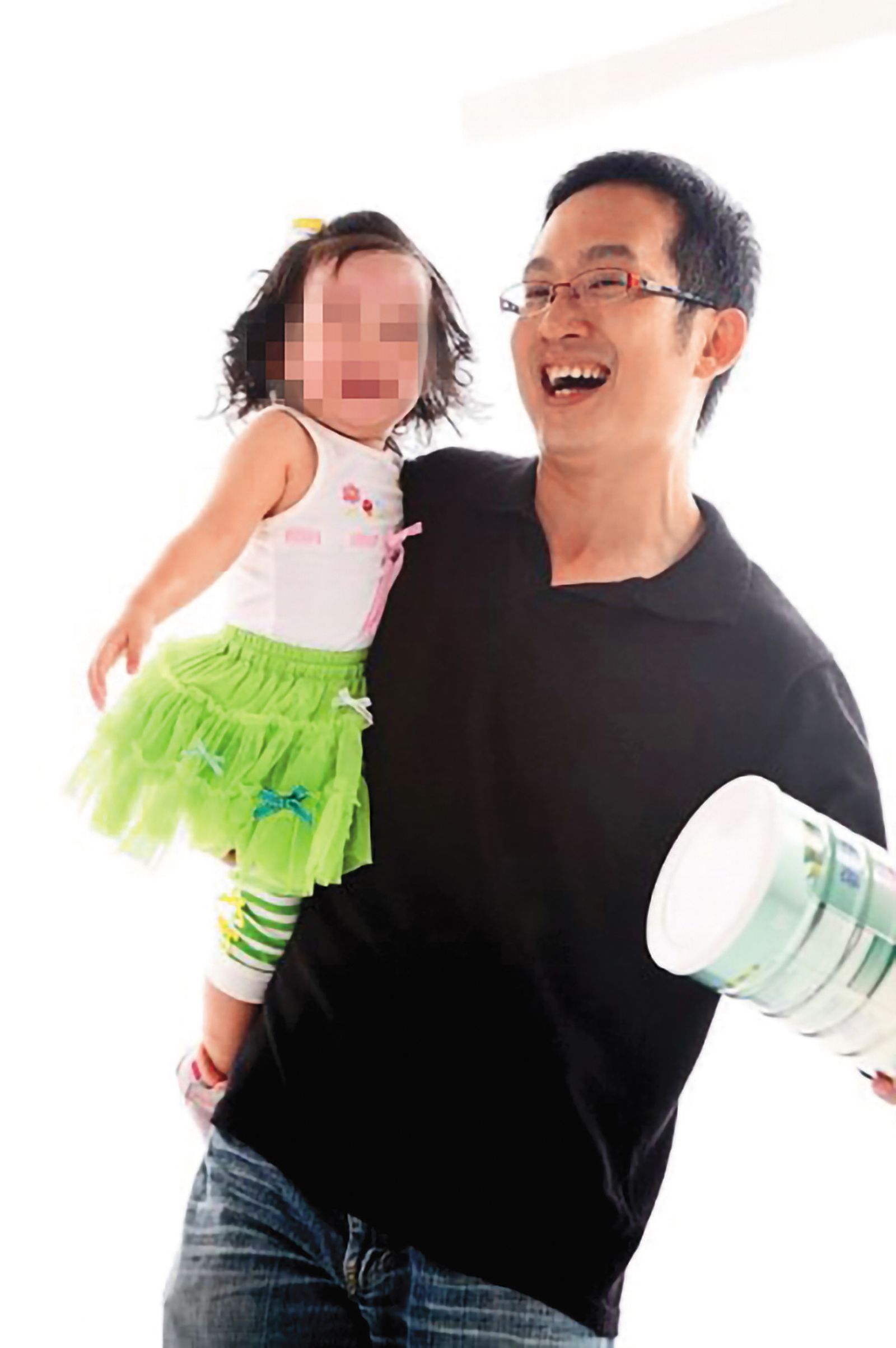 顏冠得(右)和薛楷莉婚後育有1女,如今由薛楷莉撫養。(圖/翻攝自顏冠得臉書)