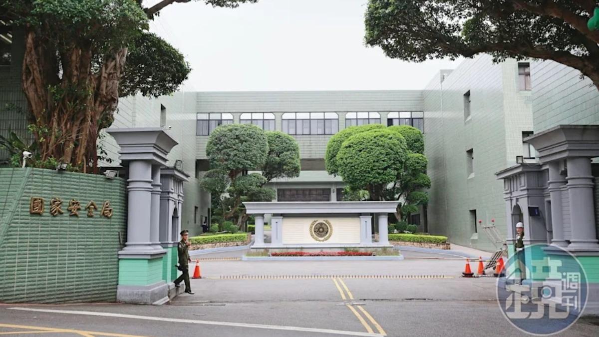 國安局性騷吃案／長年性騷女同事長官竟硬挺　國安局組長摟腰襲胸照升官