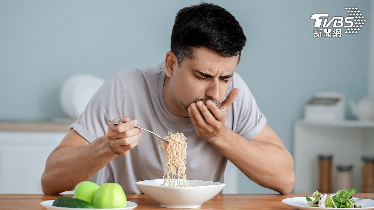英男患罕病「蔬果雞蛋肉類都想吐」　僅吃麵包麥片與軟糖