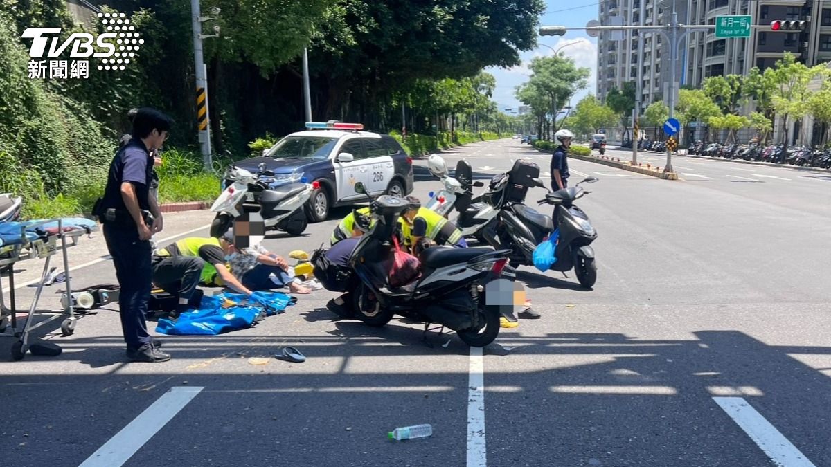 新北夫婦機車雙載闖紅燈肇事 後座妻噴飛重傷亡