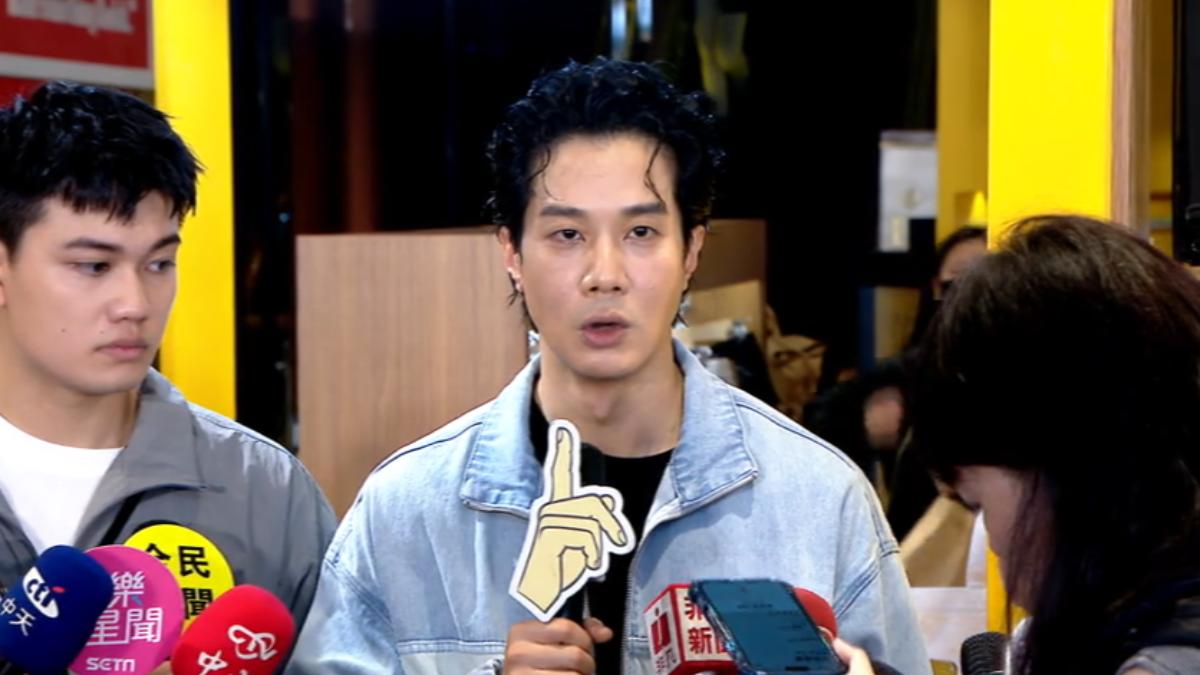 薛仕凌因有遺傳性高血壓,3次檢查後被免除兵役。(圖/TVBS)