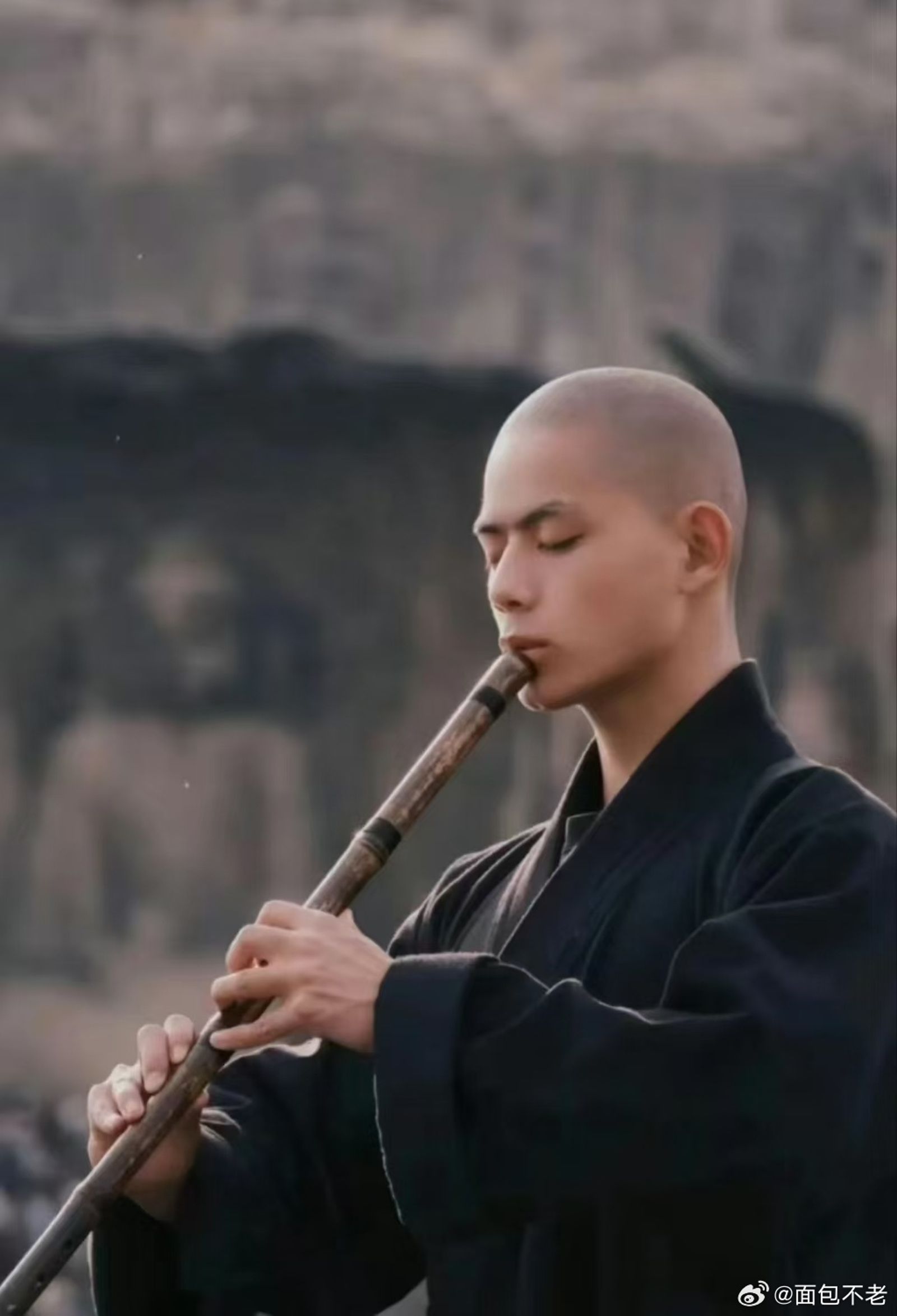 網紅武僧延珩因在催促下連夜趕赴《赴山海》劇組，不幸在高速公路出車禍，送醫不治死亡。（圖／微博圖片）