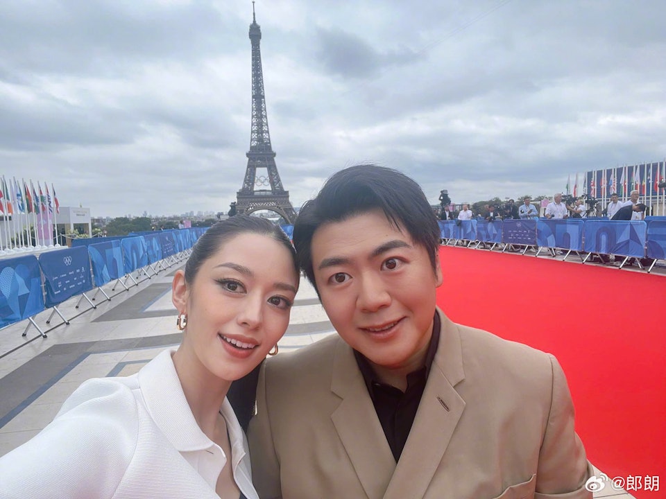 郎朗與老婆吉娜.愛麗絲均是出色的鋼琴家。(圖/翻攝自郎朗微博)