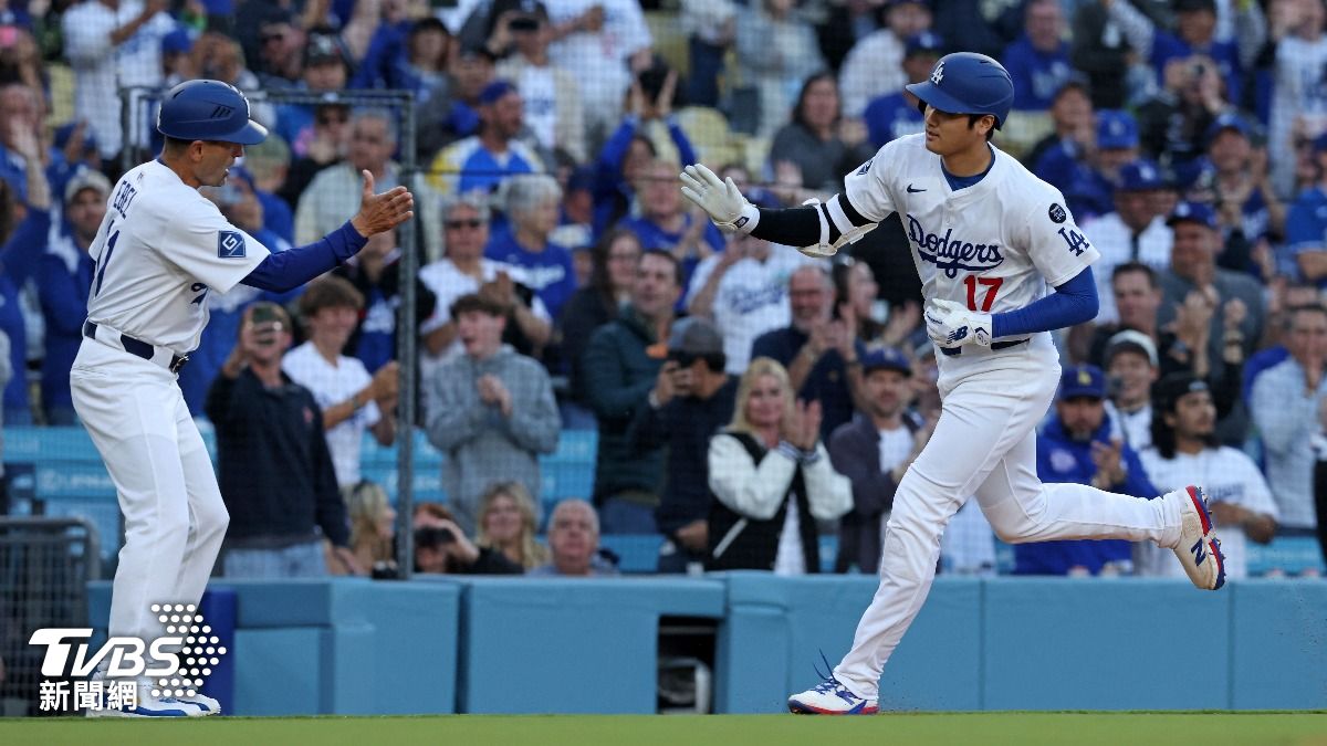 大谷翔平(右)開轟。(圖/達志影像路透社)