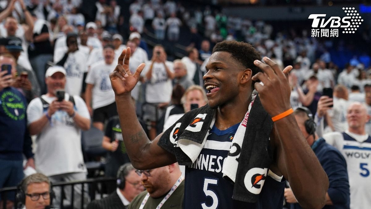 NBA季後賽/灰狼淘汰勇士連兩年闖西決 柯瑞場邊落寞狂搖頭