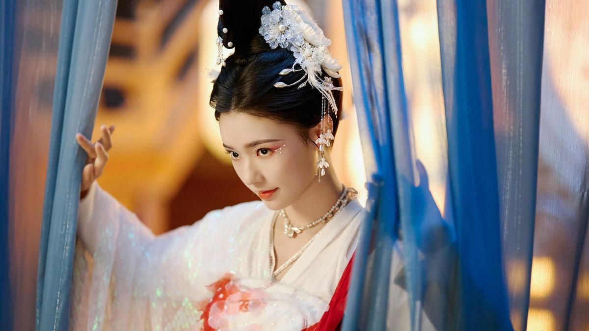 林允劇中「花神」造型唯美。(圖/愛爾達電視提供)