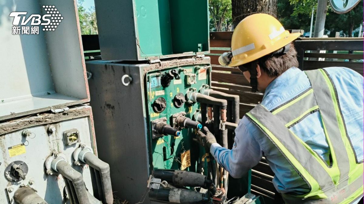高雄大熱天「停電」　左營721戶揮汗苦等2小時電來了