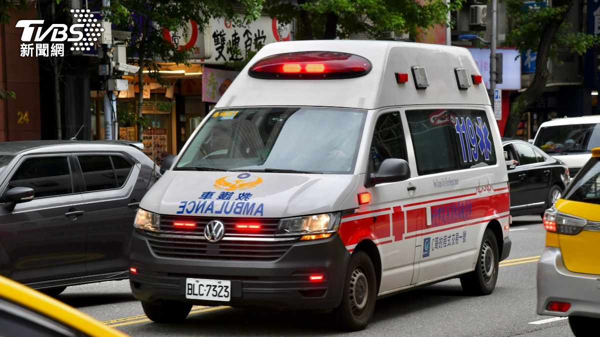快訊/新北樹林多輛機車失控追撞 1騎士無生命跡象搶救中