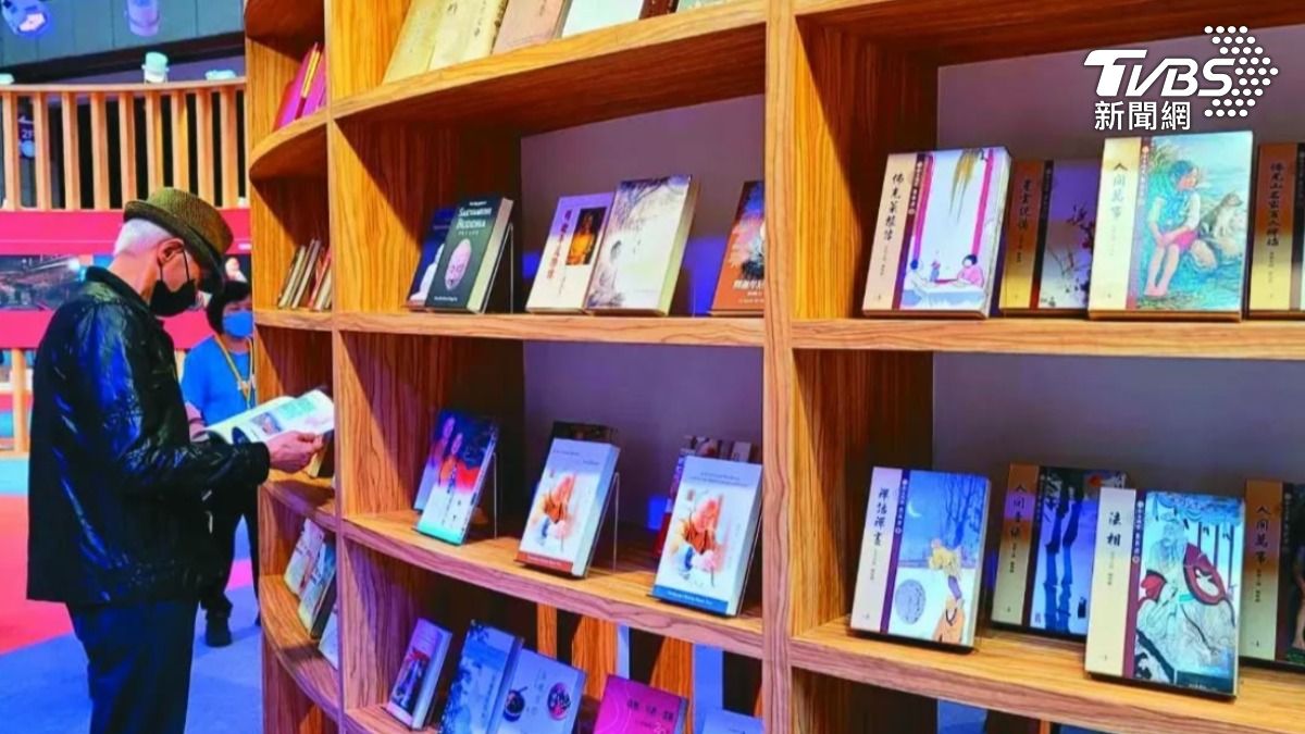 「佛光山主題館」，全新推出AI對話手環，展現科技與人文互動的創新風貌。（圖/蔬食文化展臉書）