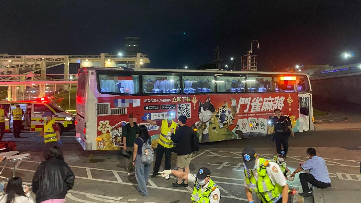 造成31人輕傷(含駕駛1名),詳細事發情形及原因待釐清。(圖/TVBS)