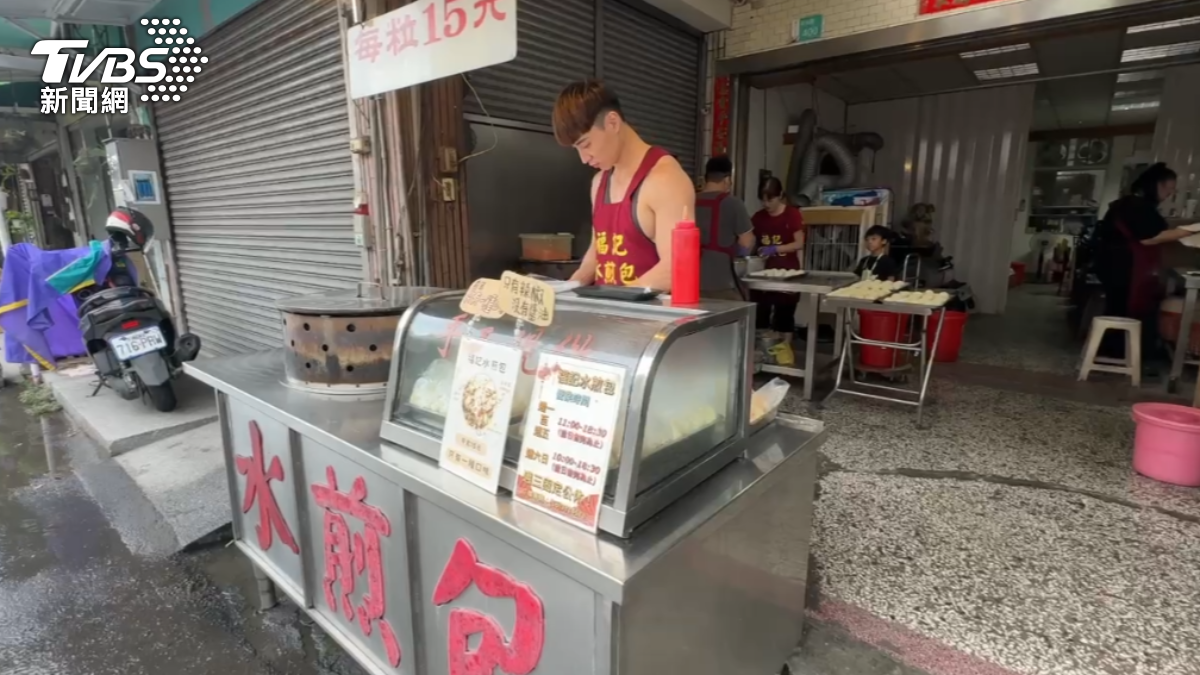 「大肌肌」水煎包剛暴紅就傳出翻車消息。(圖/TVBS)
