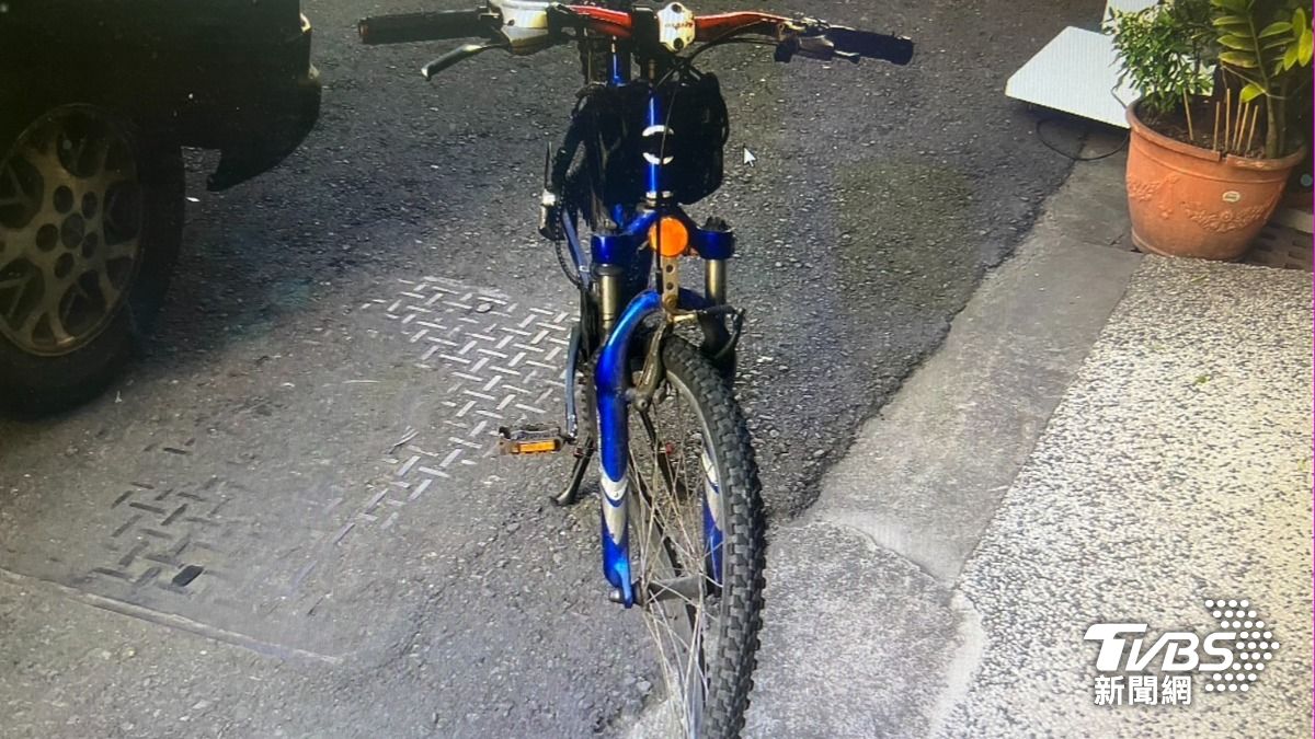 小貨車陳男不依規定駛入來車道、腳踏車陳姓男童未依規定轉彎導致肇事。(圖/TVBS)
