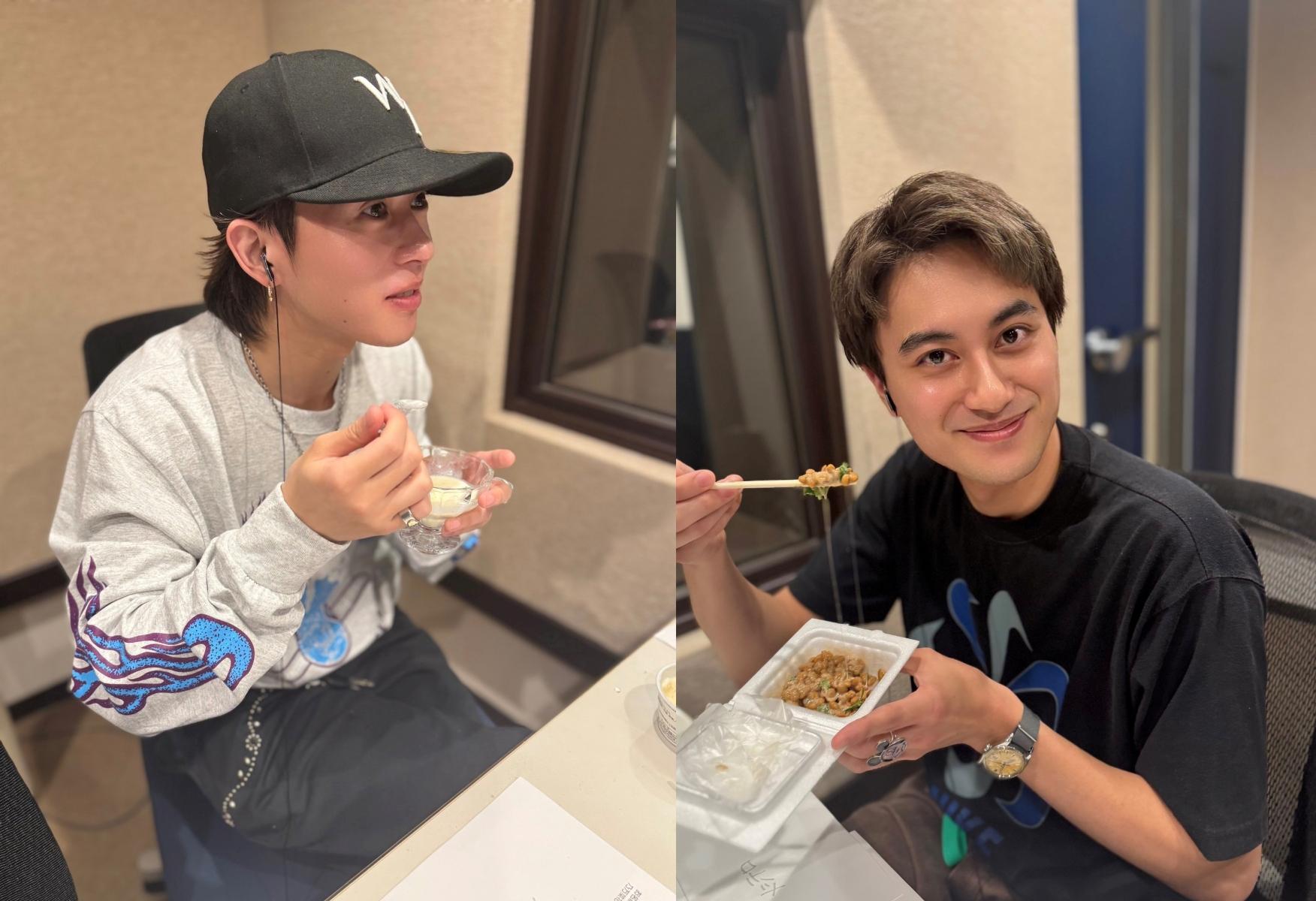 末澤誠也(左)、小島健在廣播節目中挑戰香菜料理。(圖/翻攝自A_yantan1179推特)