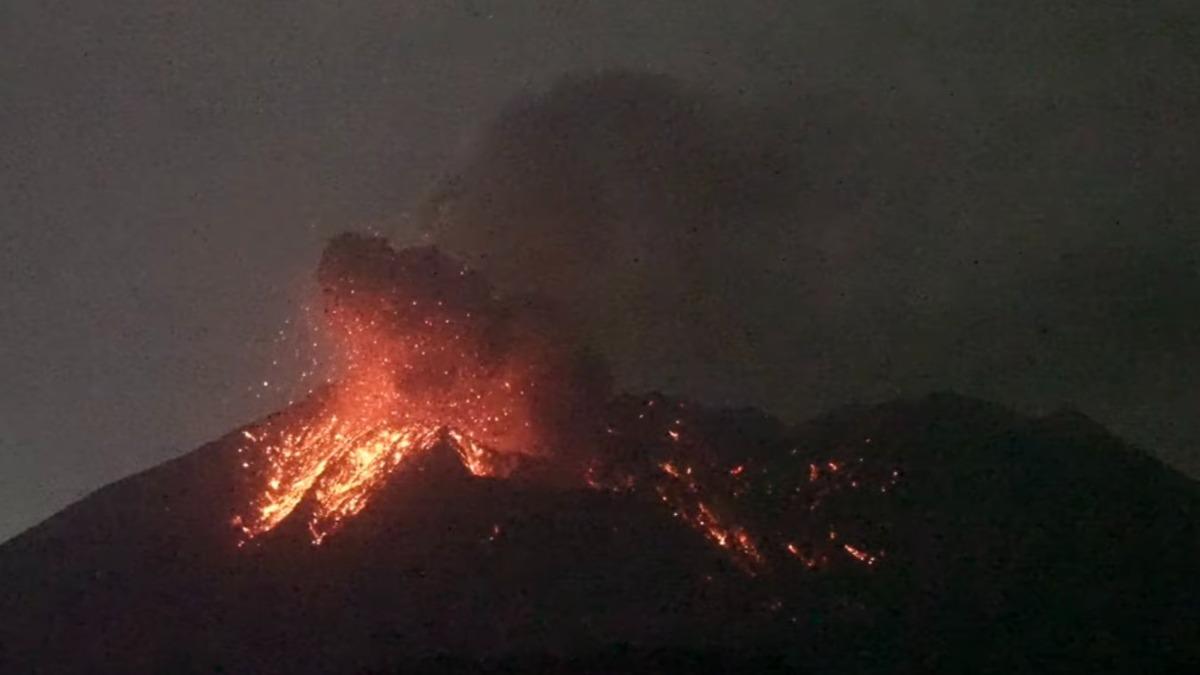 日本櫻島火山單日3次噴發!噴煙竄3千公尺 逾30航班停飛