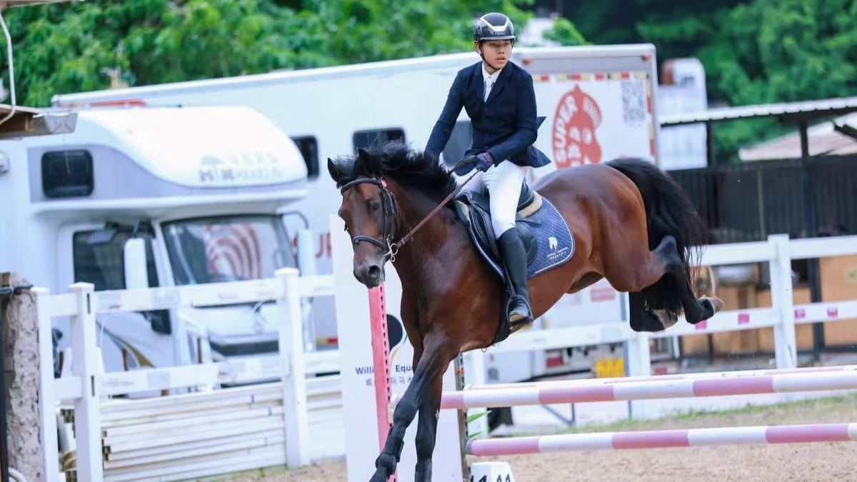 台灣馬術選手深圳飆騎技 與港澳好手過招