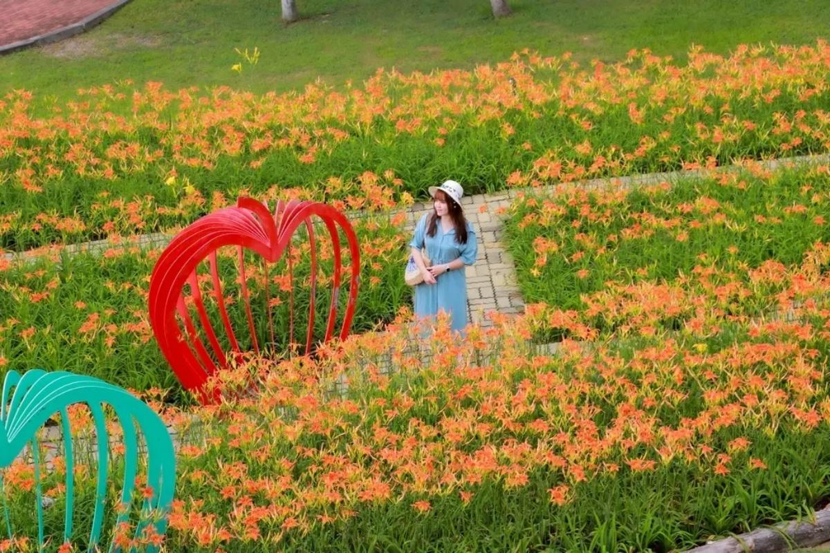 「后里環保公園」有著16公頃的大範圍超好逛,人再多都可以好好拍照打卡!(圖/GO阿綸@旅人狂潮提供)