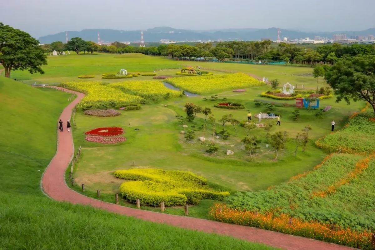 公園設有景觀步道,登上觀景台眺望的景色更佳。(圖/GO阿綸@旅人狂潮提供)