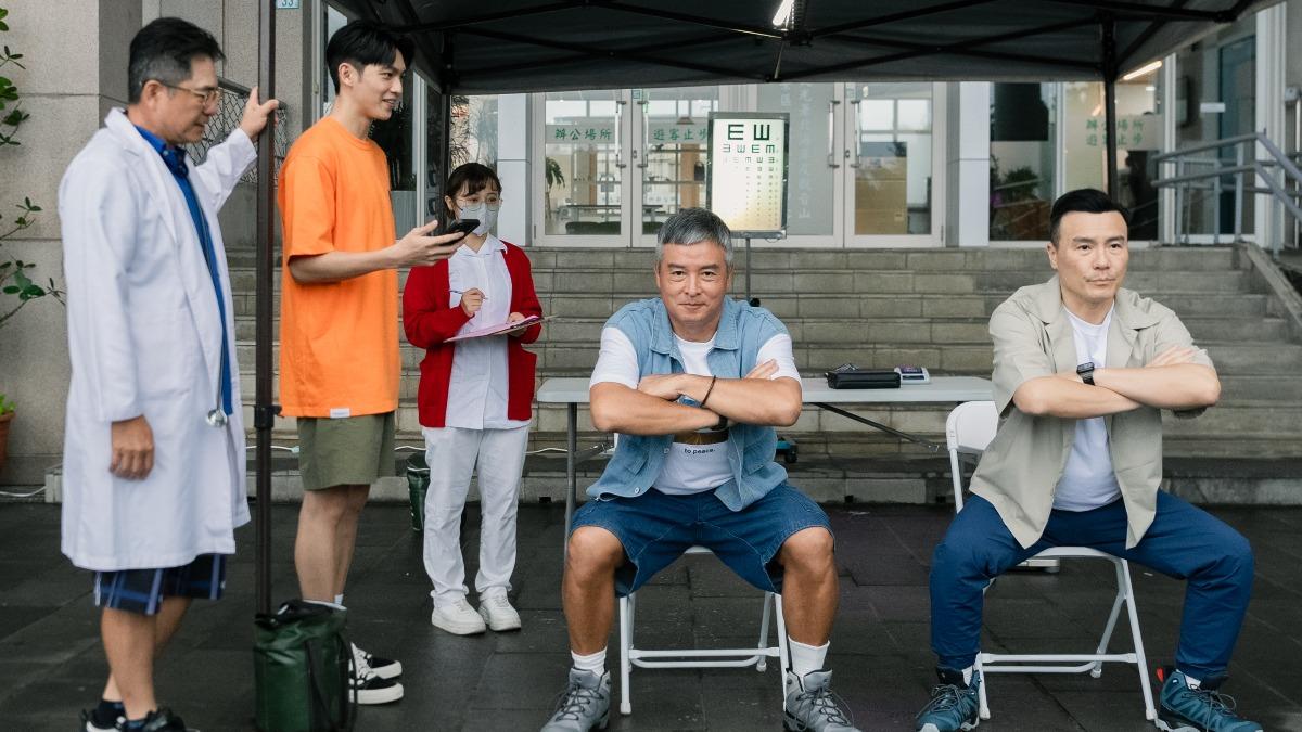 李銘忠(右1)、李銘順(右2)首度合作主持節目。(圖/Hami Video提供)