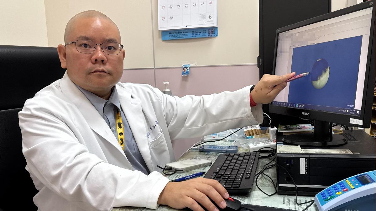 黃品叡聽到工人「幾乎每次尿尿都會弄濕褲子」，認為情況有異。（圖／大甲李綜合醫院提供）