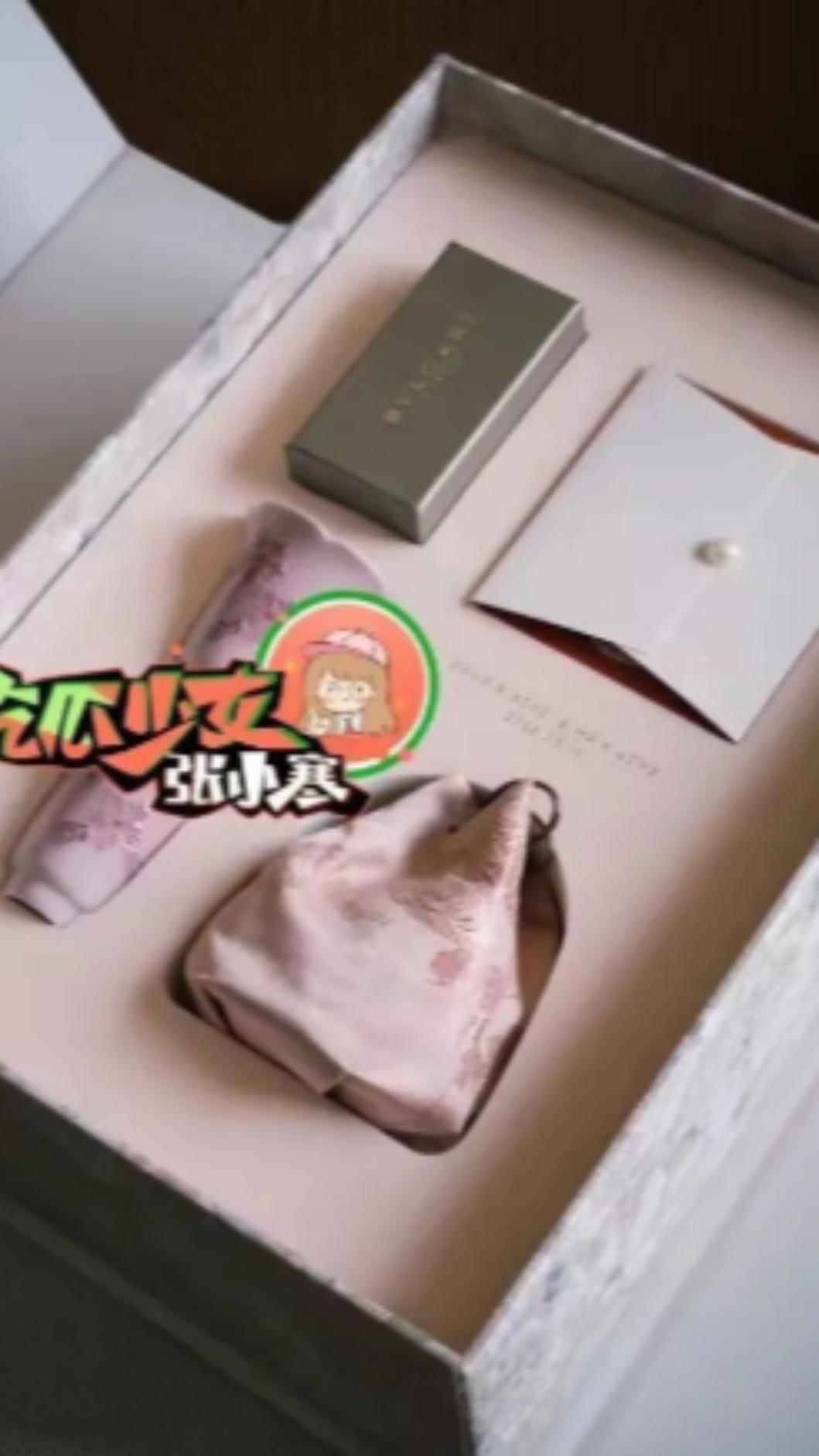 伴手禮。（圖／翻攝自微博）
