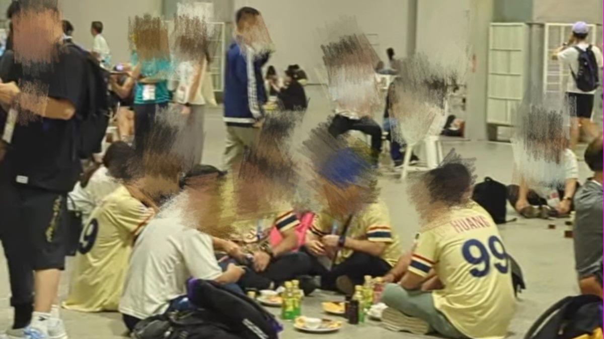 世壯運／歡迎晚會選手「遊民模式」坐地板　執委會：有提供椅子