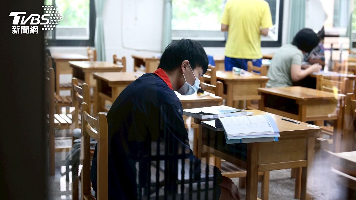 會考作文／出現「2倉鼠＋6詞彙」　考生卡關5分鐘直呼難下筆