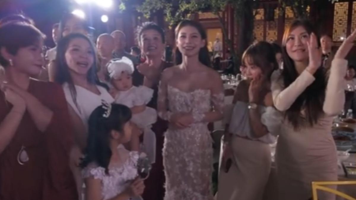 馬筱梅婚宴造型曝光。(圖/張蘭微博)