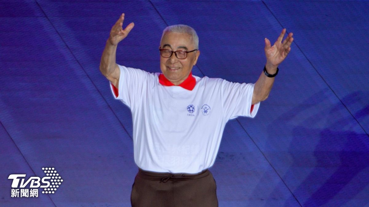 世壯運/黃仁勳問104歲羽球爺爺長壽秘訣 他秒回「多看美女」全笑翻