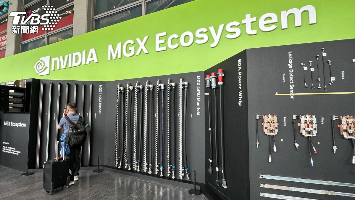 Computex2025即將登場，輝達在南港展覽館2館一樓設置整面「NVIDIA MGX Ecosystem模組化伺服器系統牆」。（圖／蘇憶歡攝）