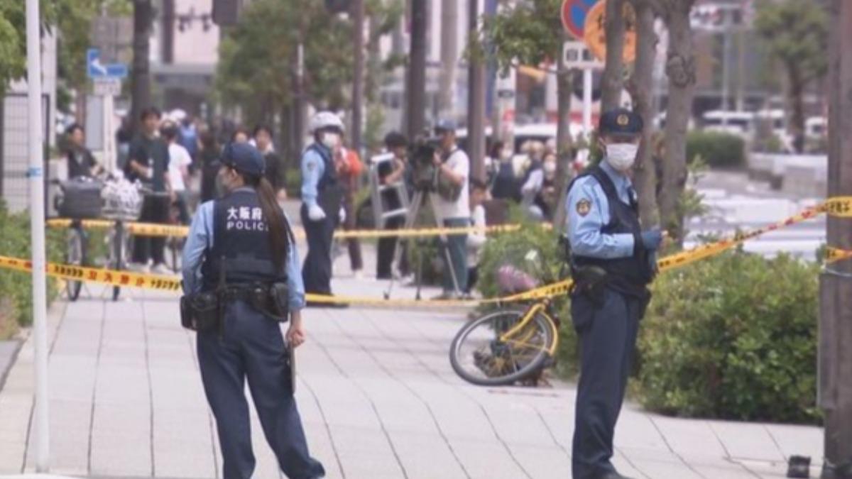 大阪警方在現場拉起封鎖線,將進一步調查。(圖/翻攝自 読売テレビ)