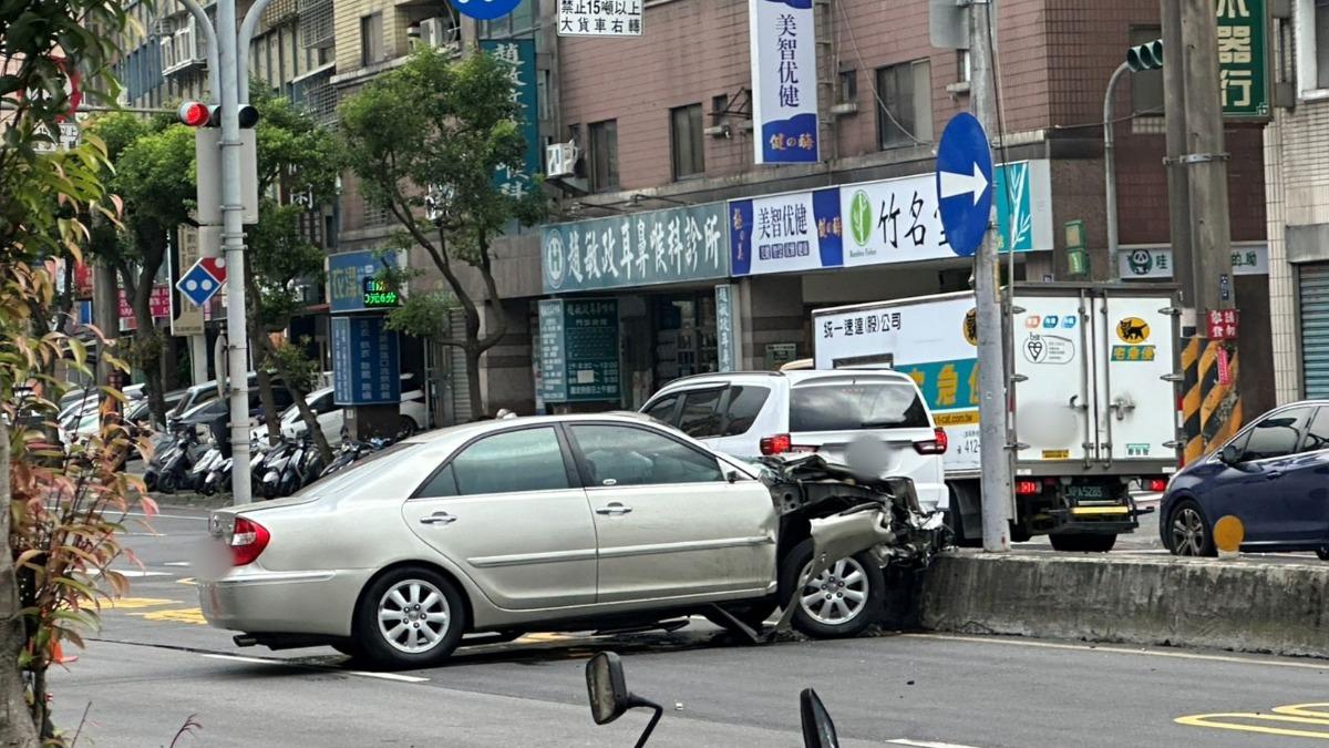 北大國小前嚴重車禍 目擊者還原現場!車速快到「只見車影」