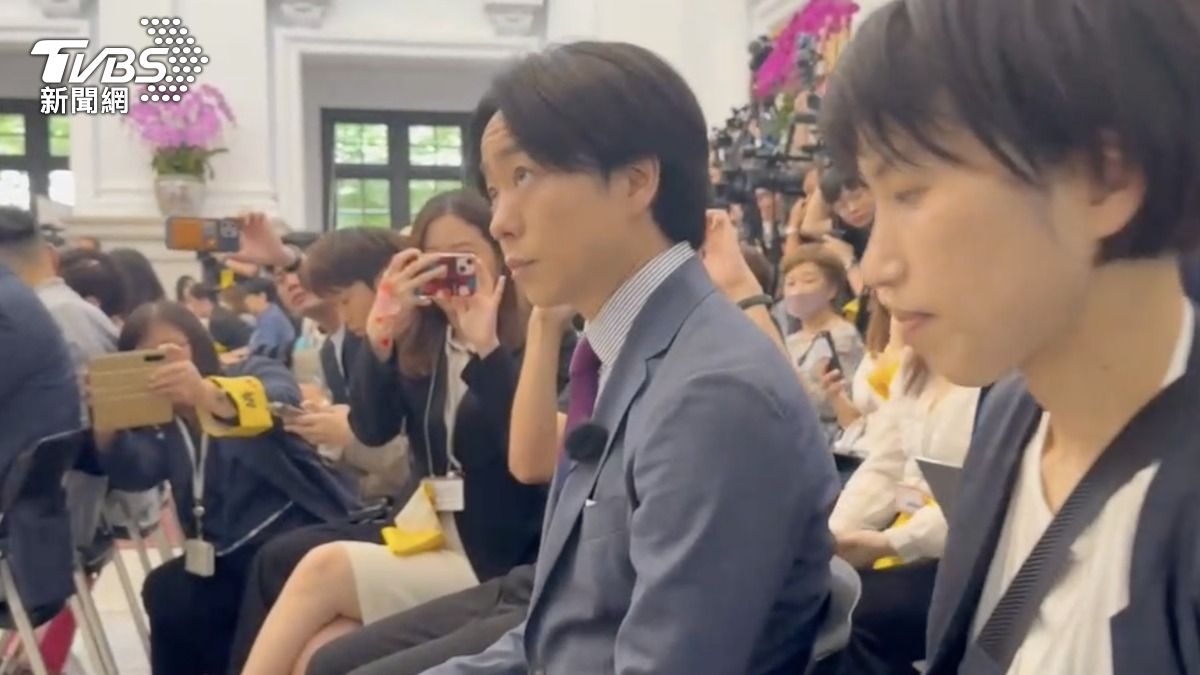 才專訪賴清德!天團「嵐」櫻井翔低調現身就職周年記者會引騷動