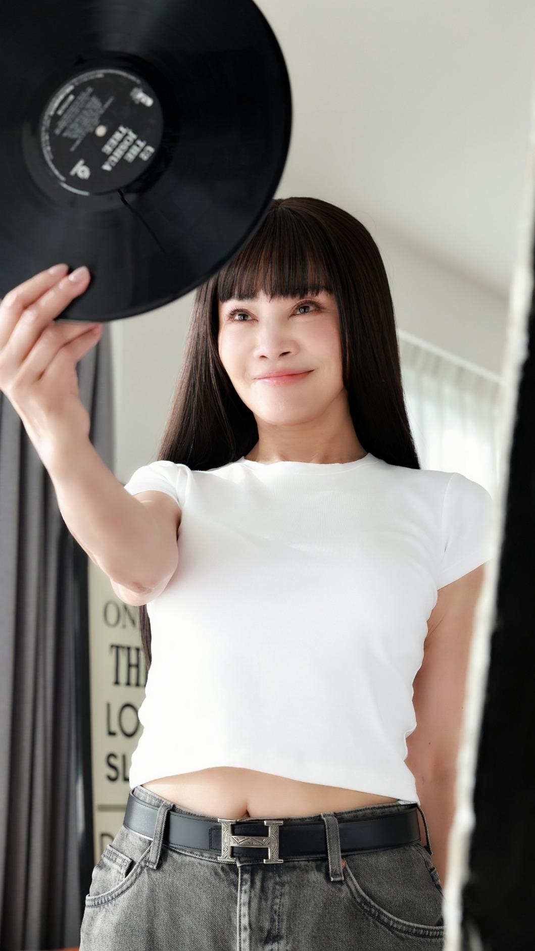 Rita認為新歌〈那些回憶〉帶給她的是淡淡的甜。(圖/艾迪昇提供)